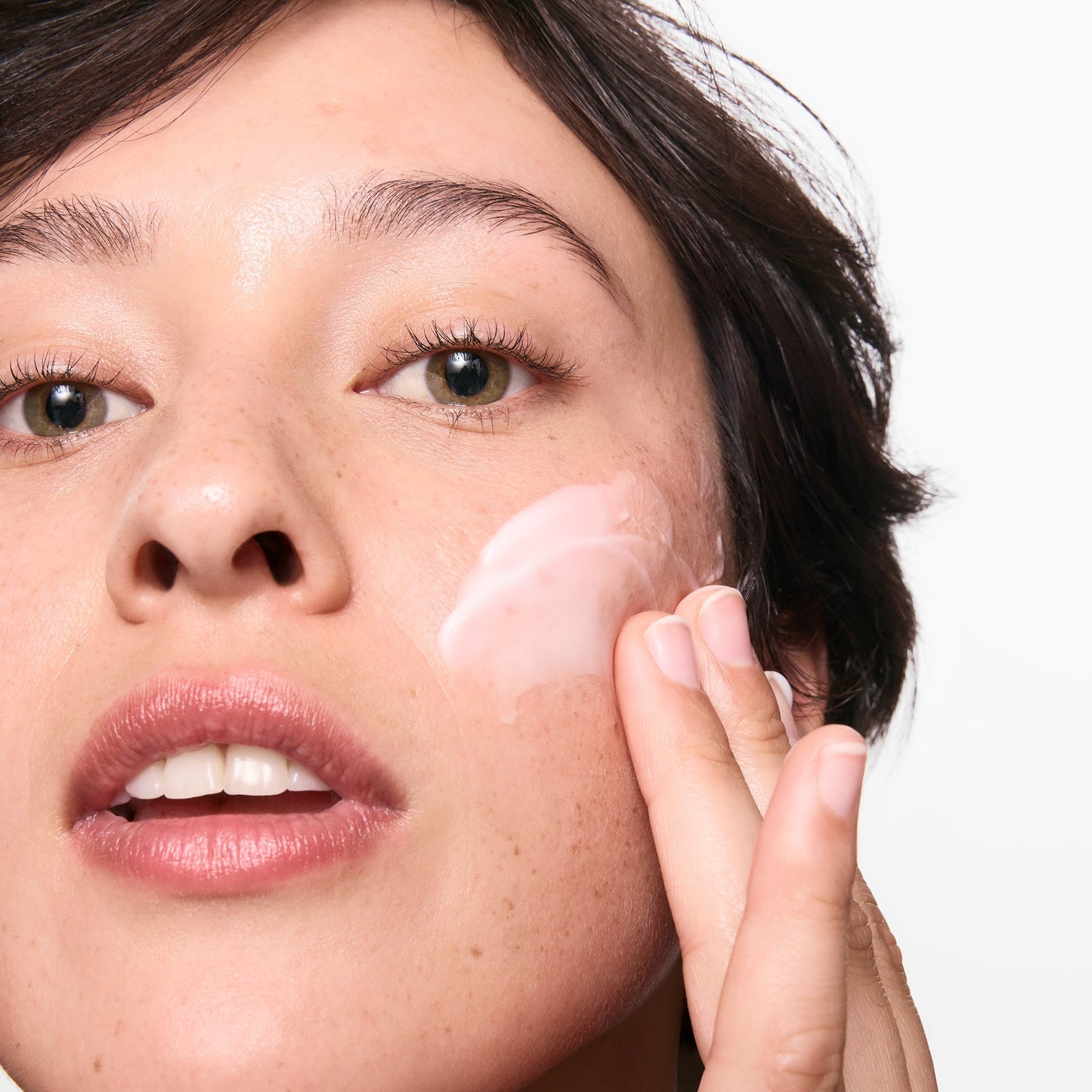 hydrating-cleanser-and-oil-free-moisturizer-duo-u8 01_LYDIA_12_APPLICATION_OMEGA_SUPERSIZE_036_1_8483aad9-c9a3-46f0-b735-539c739306ac.jpg