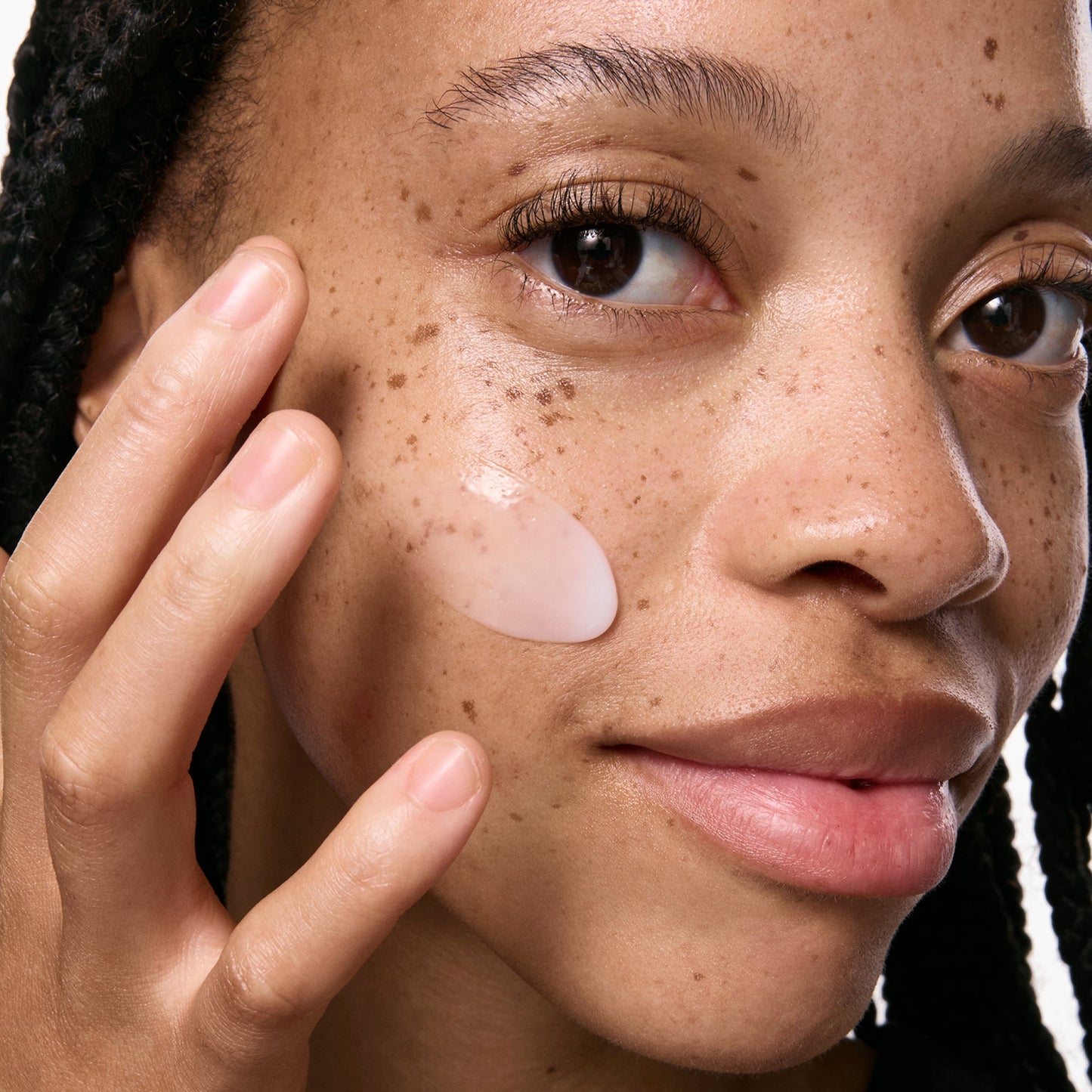 vitamin-b-c-and-e-moisturizer-t2 VitBC_E_ModelGoopMacro_2000x2000_bc64d363-139d-4699-88a9-2e0b1942763a.jpg