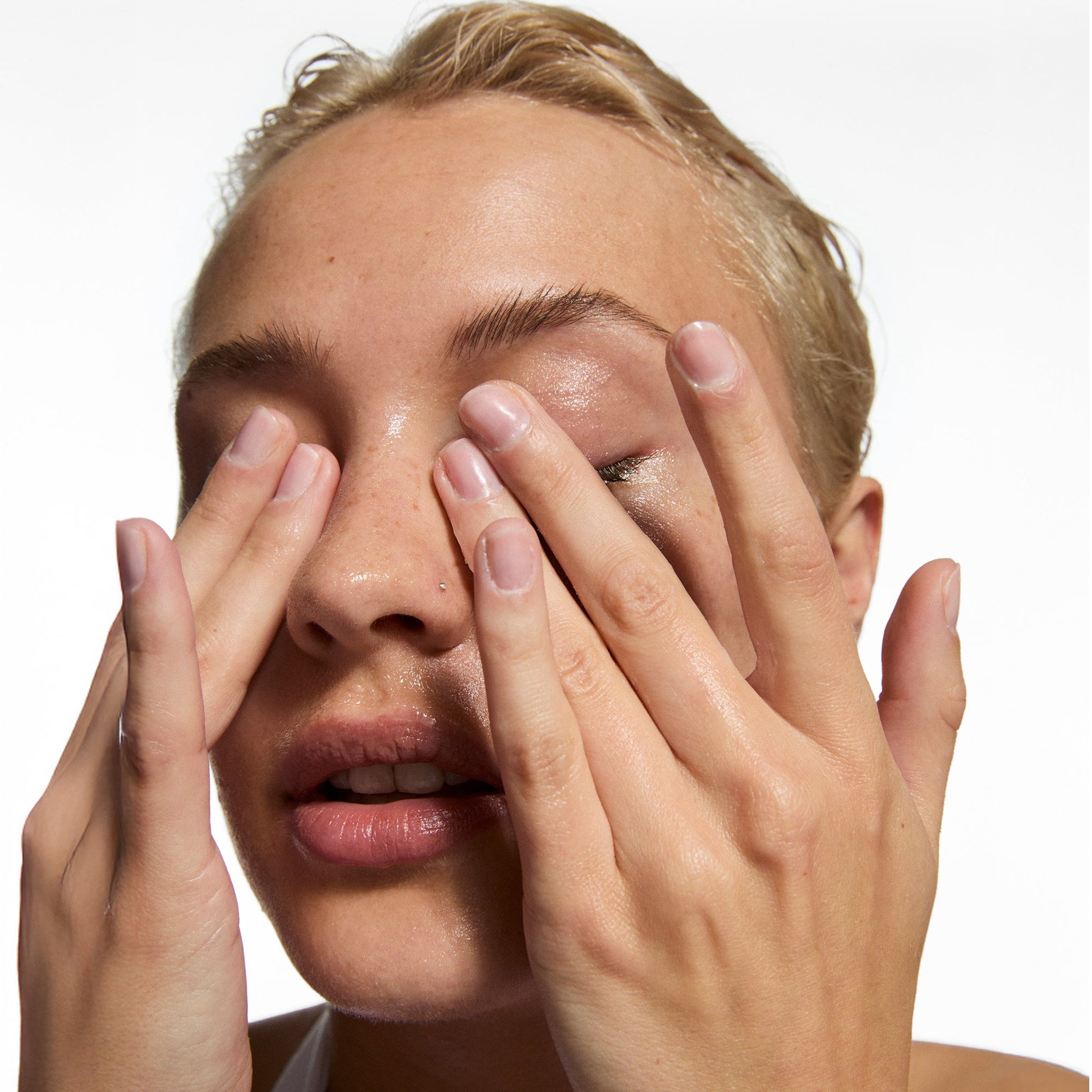 the-bestselling-intro-to-great-skin-l0 MysteryBundle_Model_2000x2000_8c068f88-8954-45a2-bafe-e122a0319042.jpg