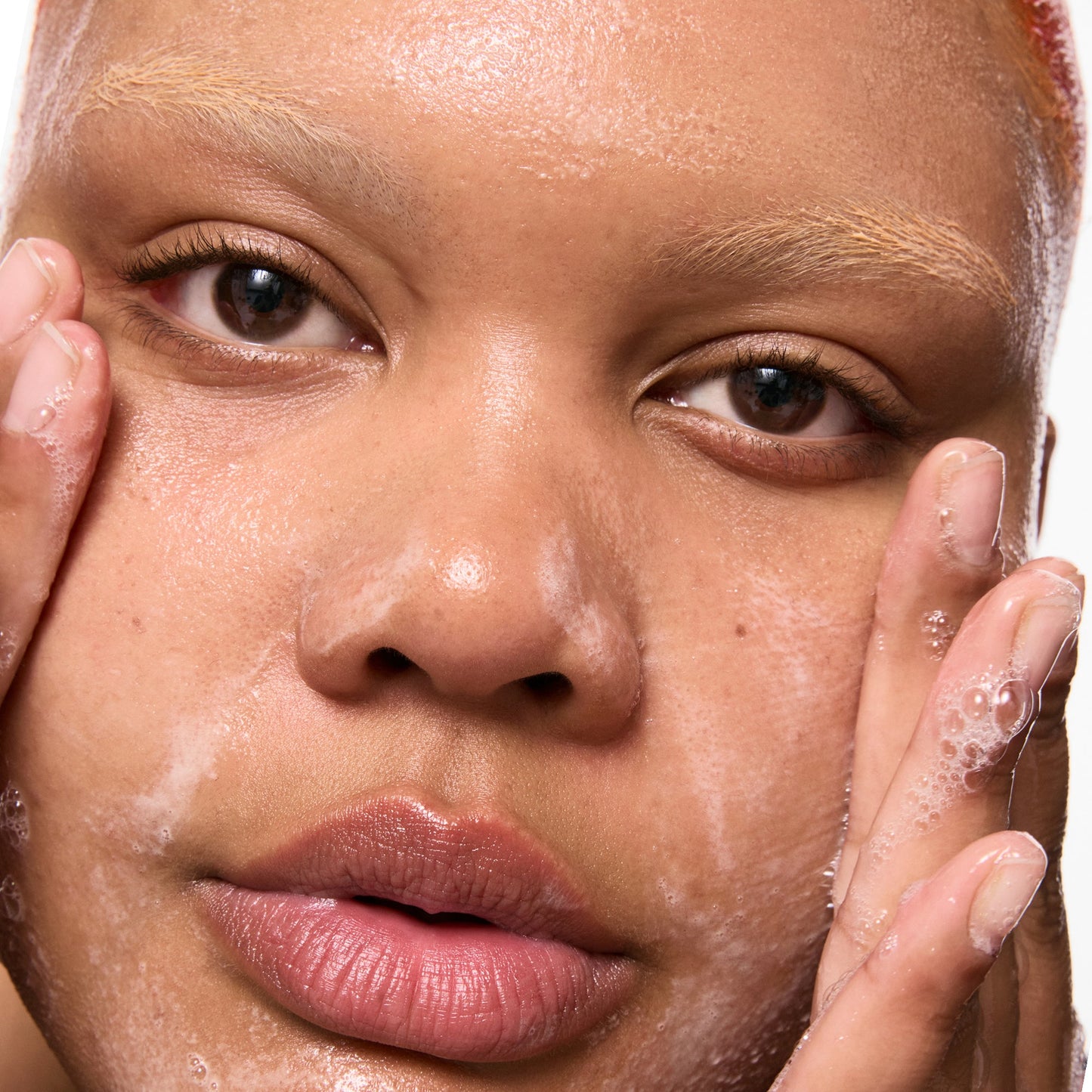 salicylic-acid-cleanser-duo-k5 Omega50_Model_2000x2000-1_ce0a3018-d6f0-4ed9-a17d-0096b80b29f6.jpg